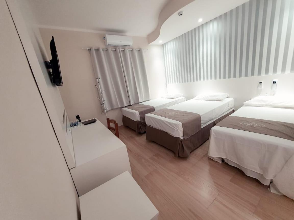 Charles 4* Porto Ferreira